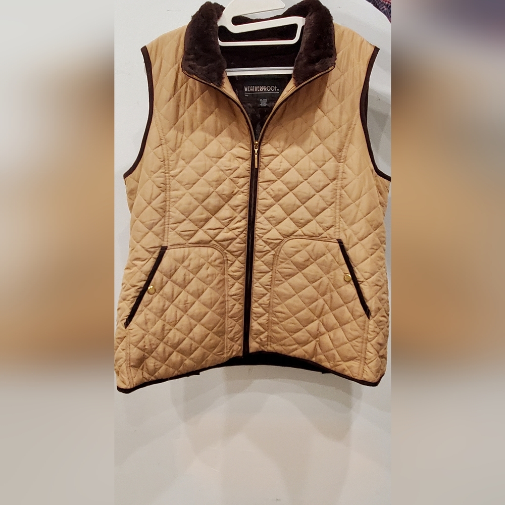 Women's Weatherproof Brand Size XL Quilted Vest Faux fur Lined